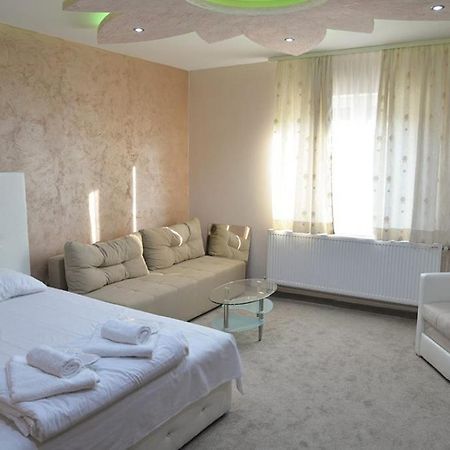 Vila Lunar Lux Hotel Krusevac Bagian luar foto