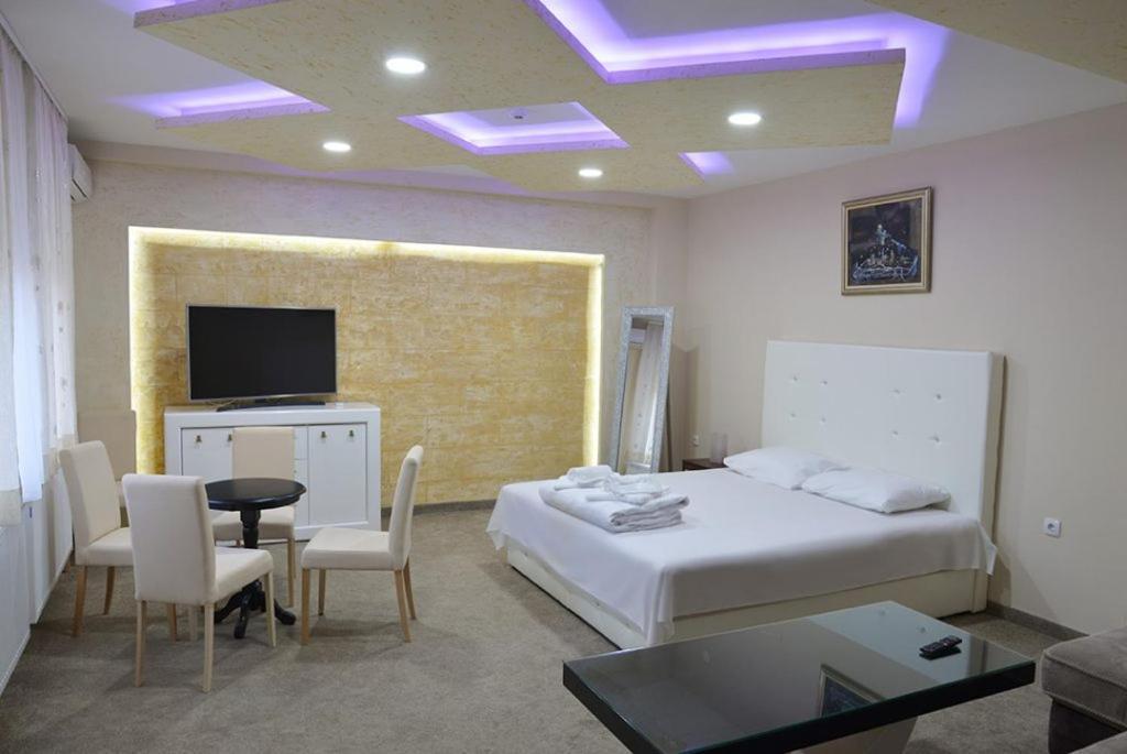 Vila Lunar Lux Hotel Krusevac Bagian luar foto