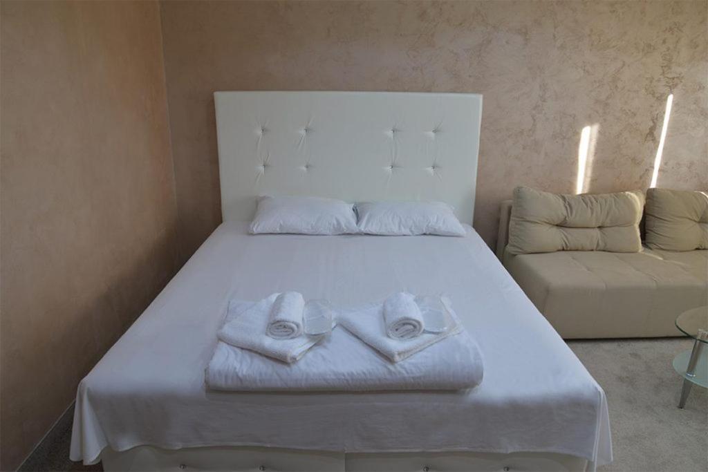 Vila Lunar Lux Hotel Krusevac Bagian luar foto