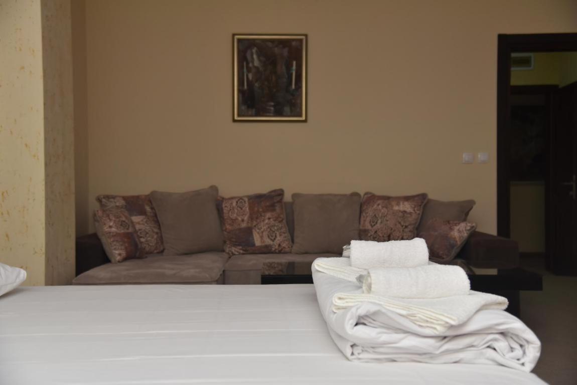 Vila Lunar Lux Hotel Krusevac Bagian luar foto