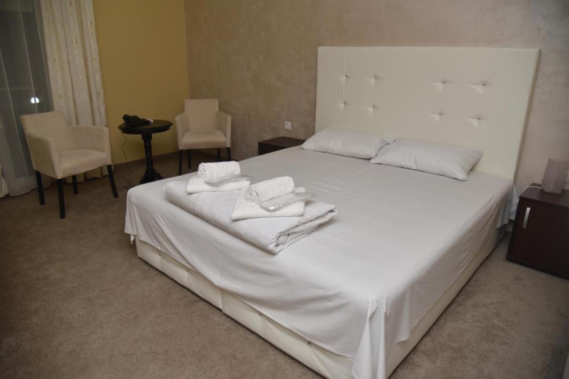 Vila Lunar Lux Hotel Krusevac Bagian luar foto